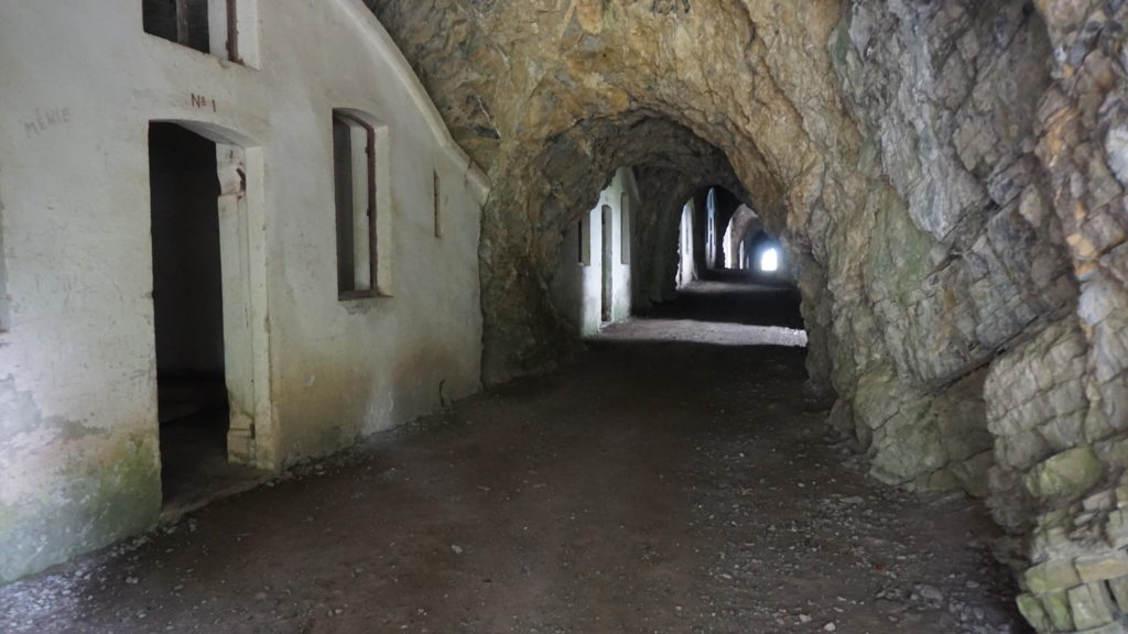 Fort de Tamié - Galerie du casernement sous roc