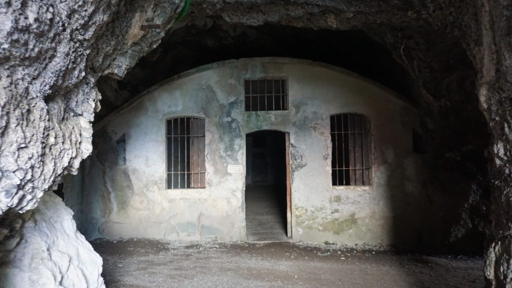 casernement sous roc au fort de tamié